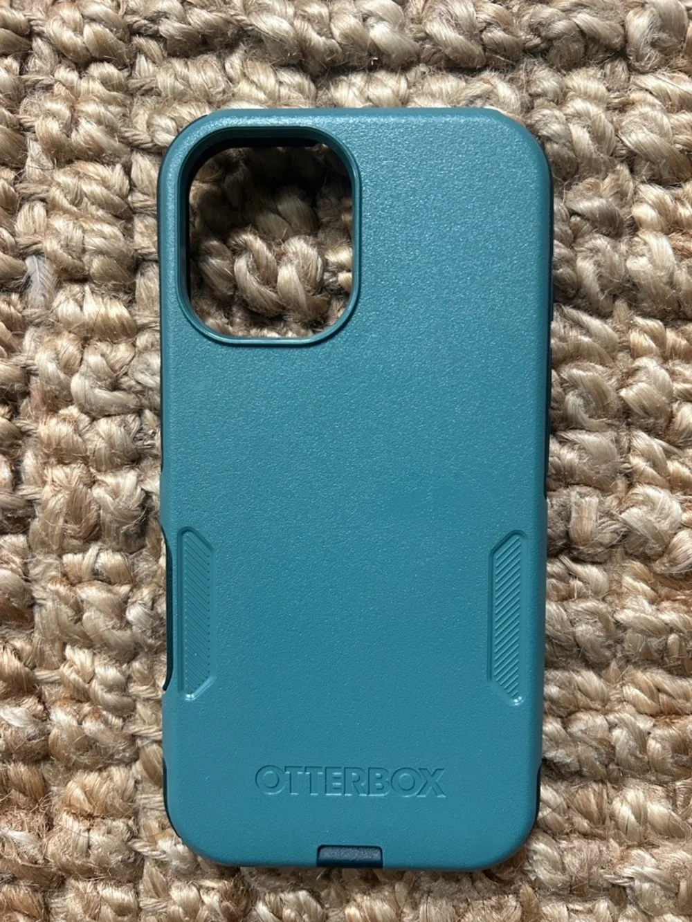 OtterBox iPhone 16 commuter series sagebrush green phone case